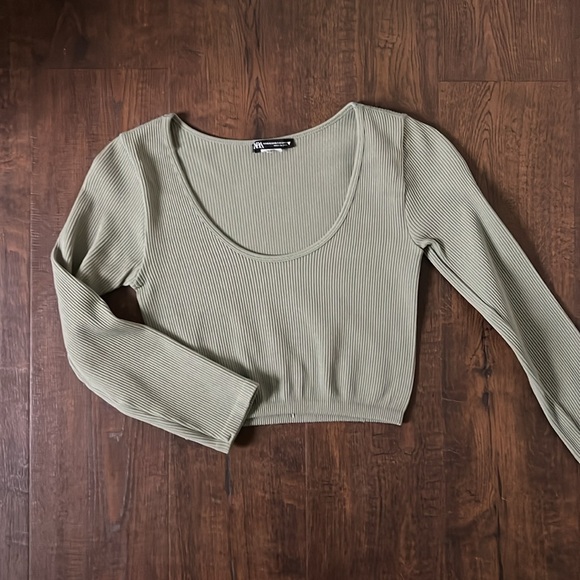 Zara Long Sleeve Crop top - Picture 1 of 4
